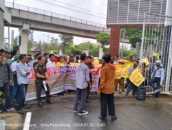 Lapdu Tidak Ditindaklanjuti Puluhan Massa Lembaga KPK-N Gelar Demo Aksi Damai Di Kejati Sumsel