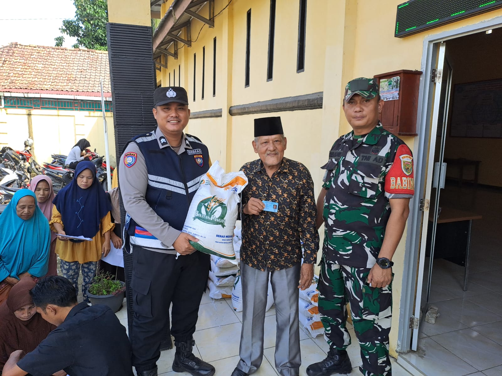 1.224 KPM Di Wilhum Polsek Tanah Abang Terima Bantuan Pangan
