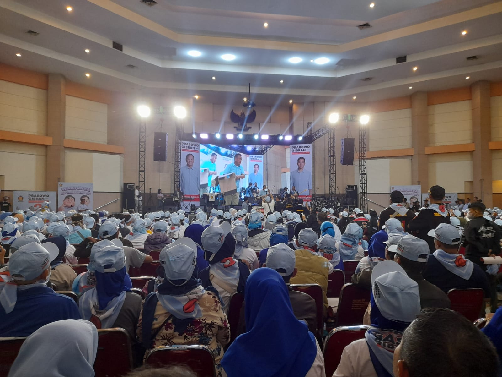 Gelar Prabowo Gibran Di Gedung Bikasoga Bandung, Relawan Bertekad Satu Putaran Saja