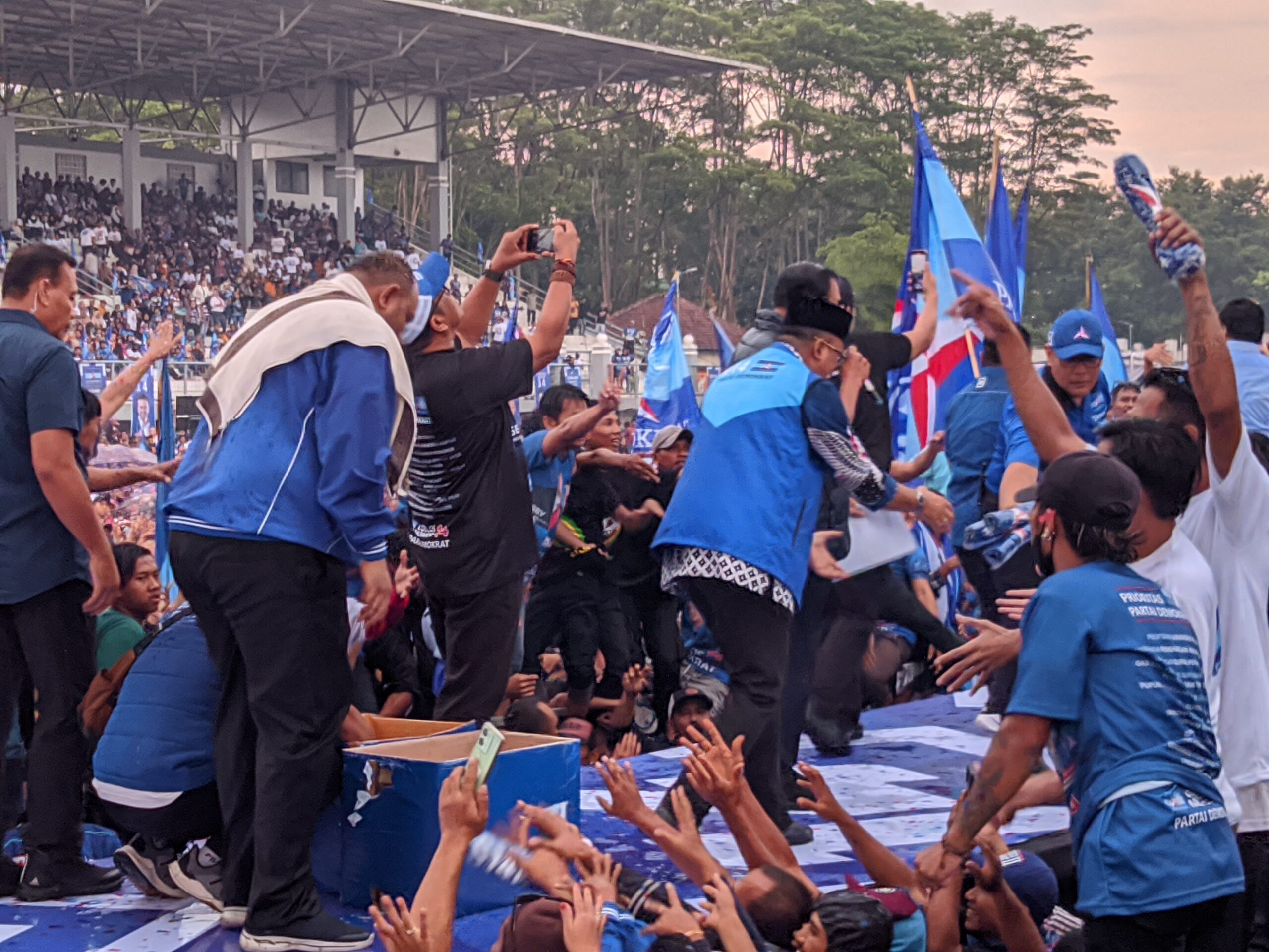 Stadion Semeru Kabupaten Lumajang Semarak Biru Melambai