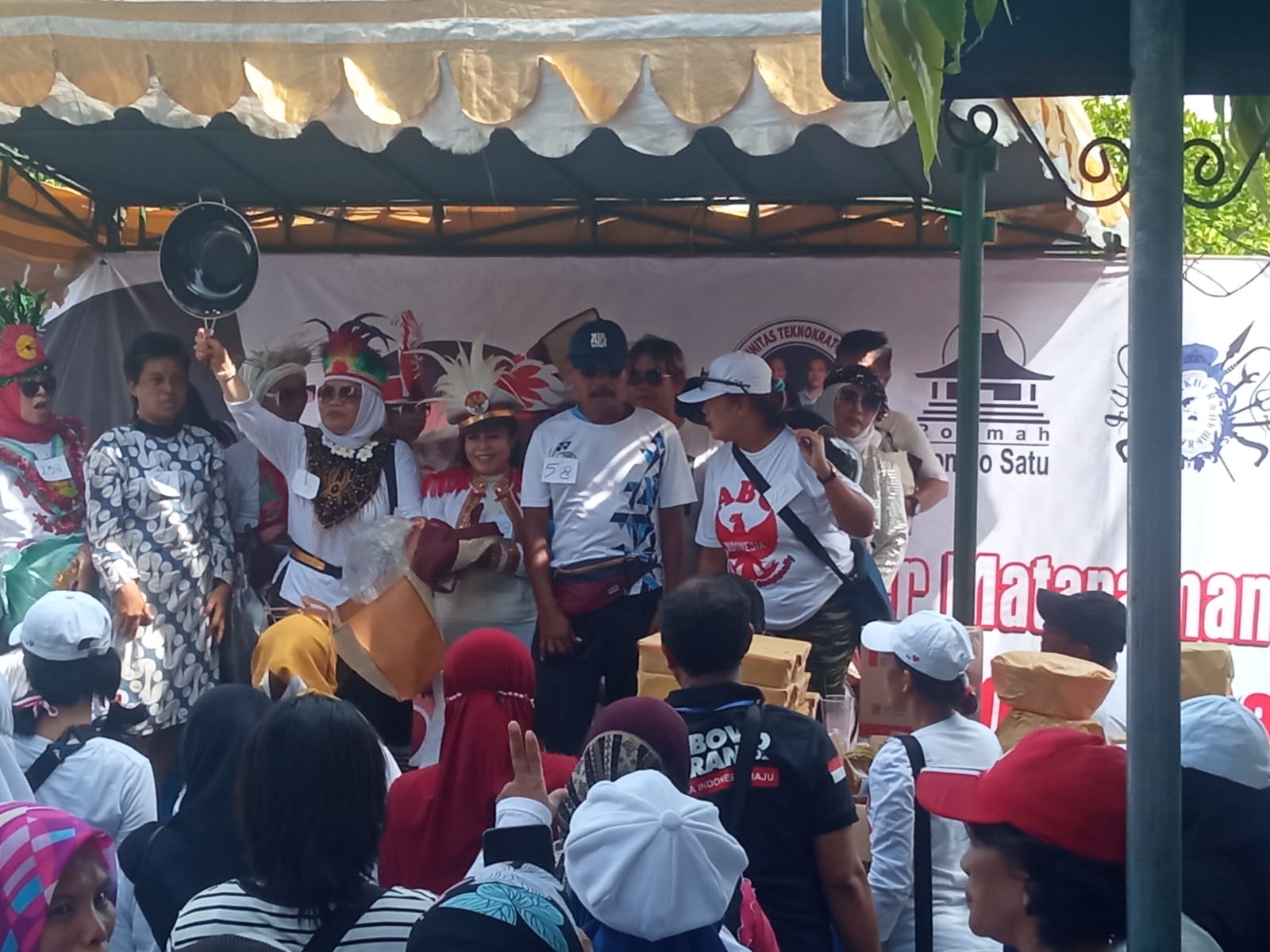 Penuh Semangat Emak-emak Relawan Prabowo-Gibran di Madiun Ikuti Senam Joget Gemoy