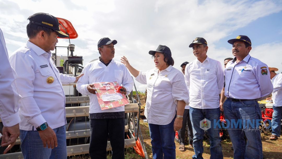 Bupati Karo bersama Pj.Gubernur Sumatera Utara lakukan Gerakan Sumut Menanam Sekaligus Pemberian Bantuan