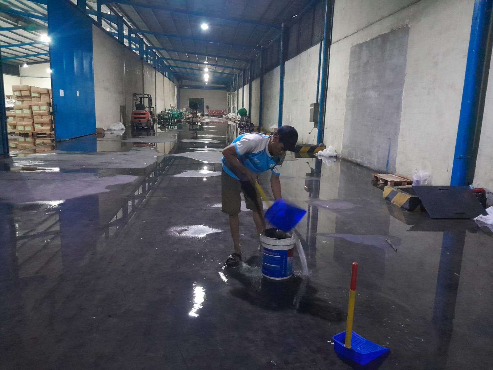 Hujan Deras, Gudang Logistik KPU Bekasi Terendam