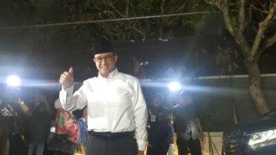 Anies Minta Doa Restu Ibunda untuk Debat Ketiga