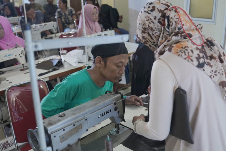 Tekad Membuka Usaha Menjahit Setelah Ikuti Workshop PENA