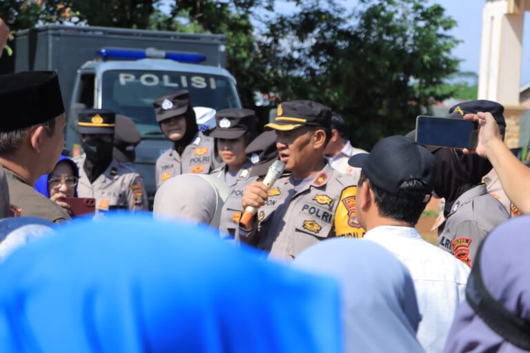 Polres Lampung Utara Amankan Aksi Damai Forum Suara Masyarakat Lampung  di Kantor Bawaslu dan KPU