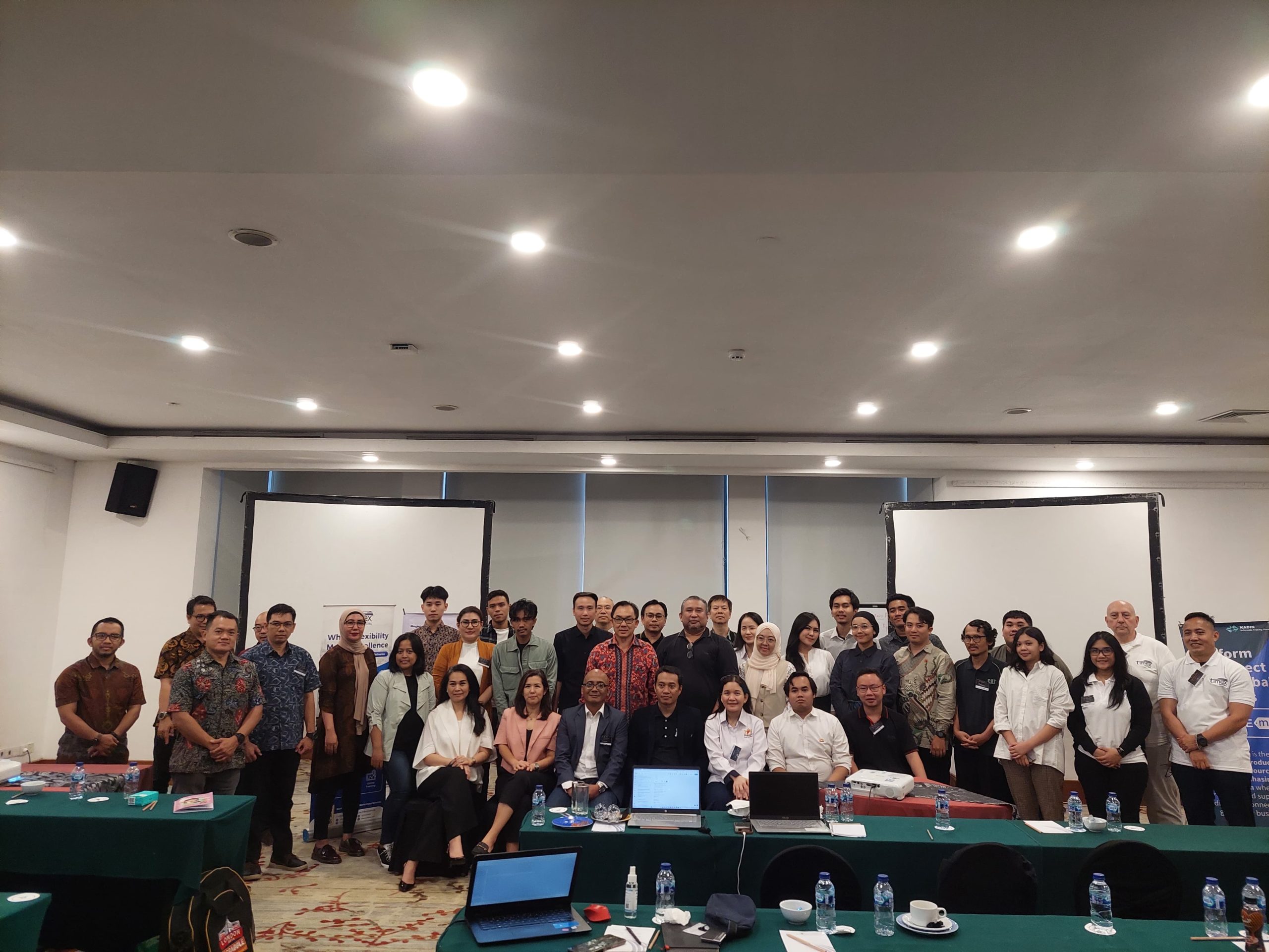 Workshop "Digital Marketing For Export" Kadin Indonesia Trading House Berlangsung Sukses Peserta Workshop Berfoto Bersama