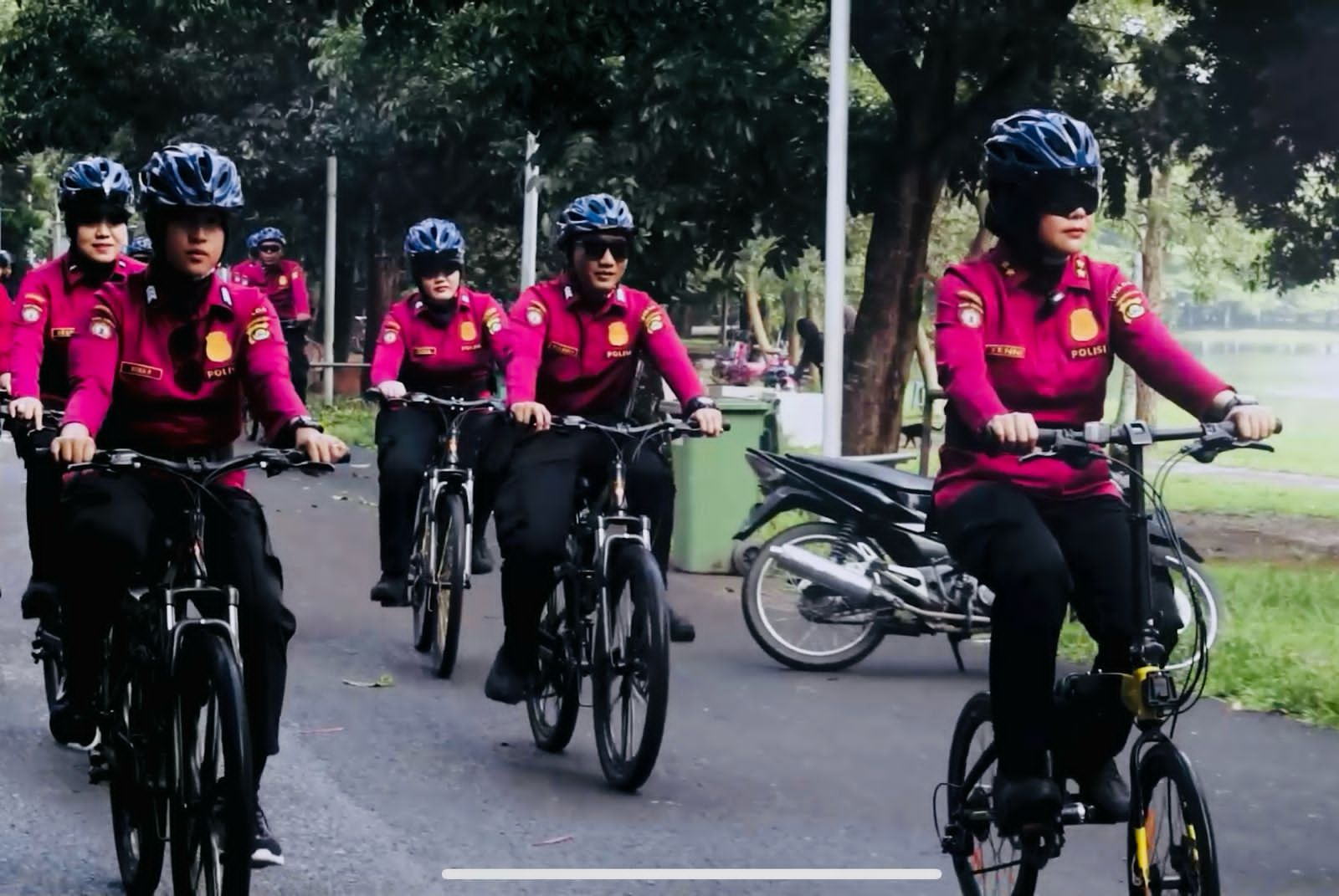 Lakukan ‘Coolling System’ di Kawasan Wisata, Personel Ditpam Obvit Polda Sumsel Gelar Patroli Bersepeda