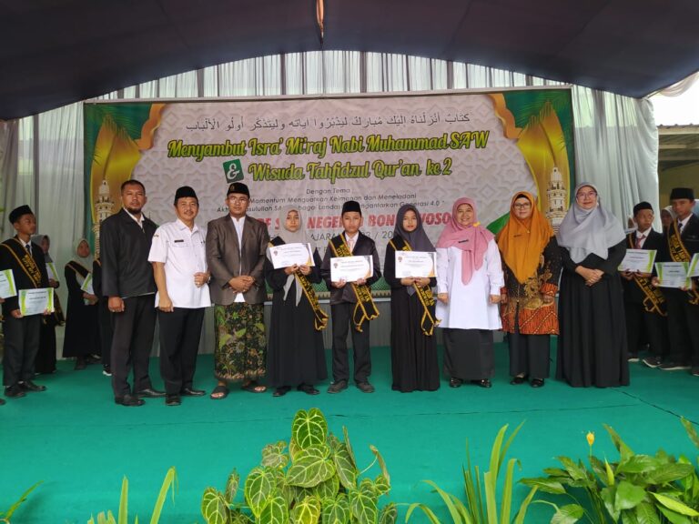 Cetak Generasi Qur’ani SMP 3 Bondowoso Wisuda Para Penghapal Quran