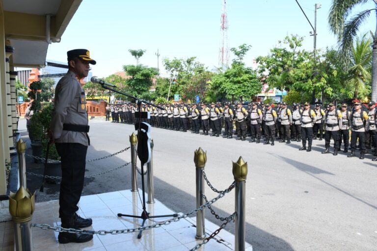 Kapolres Madiun Kota Pimpin Apel Kesiapan Personil Pam TPS Dilanjutkan Pemeriksaan Kesehatan