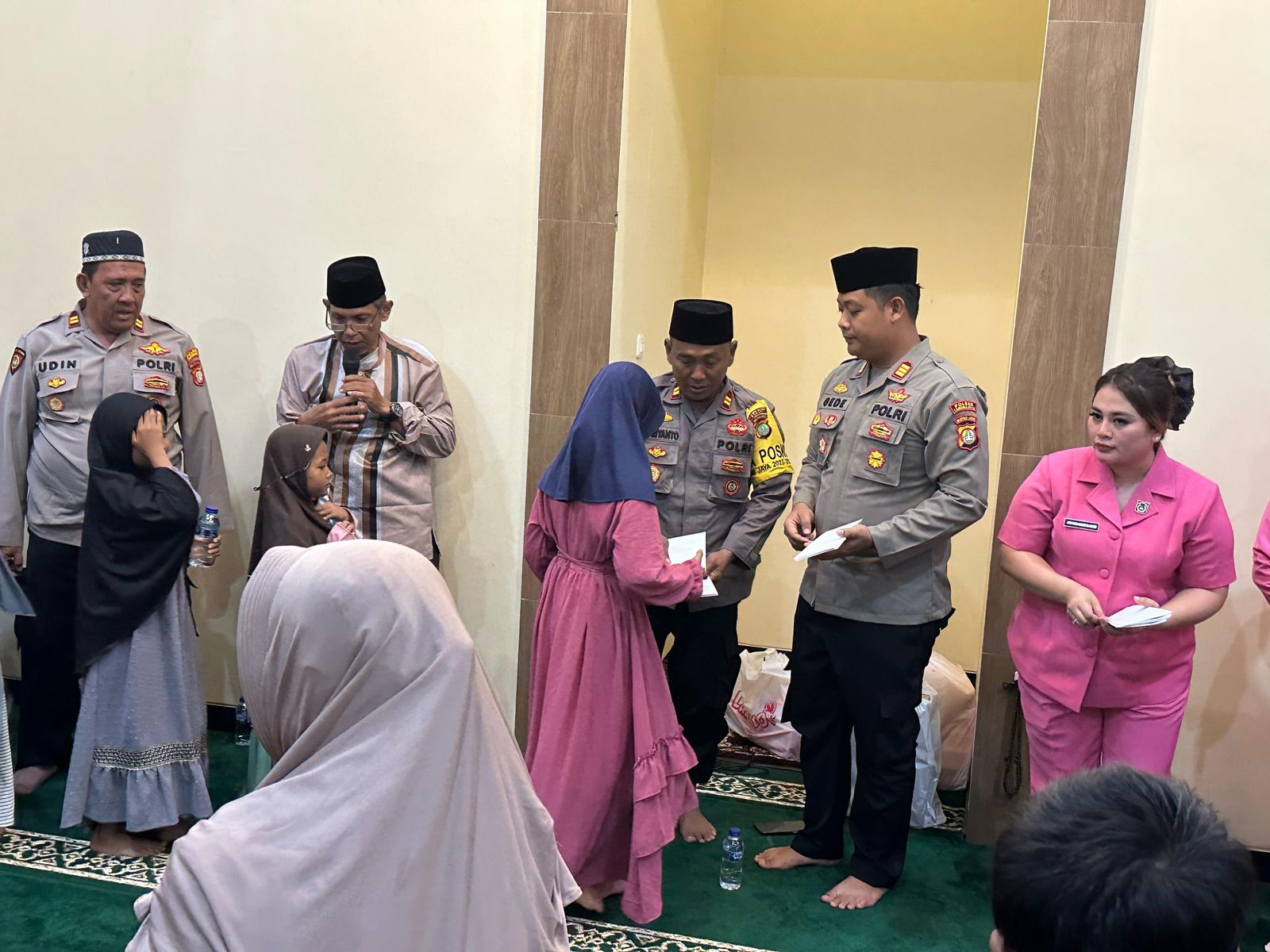 Peduli Sesama, Polsek Tarumajaya Adakan Giat Santunan Anak Yatim dan Dhuafa