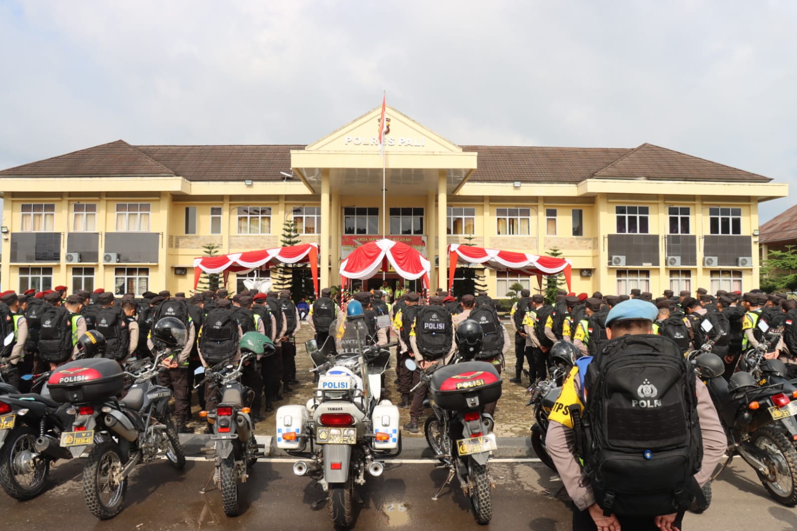 Kepolisian Resor PALI Menggelar Kegiatan Apel Pergeseran Pasukan Personil Pam TPS Dalam Rangka Oprasi Mantab Brata Musi 2024