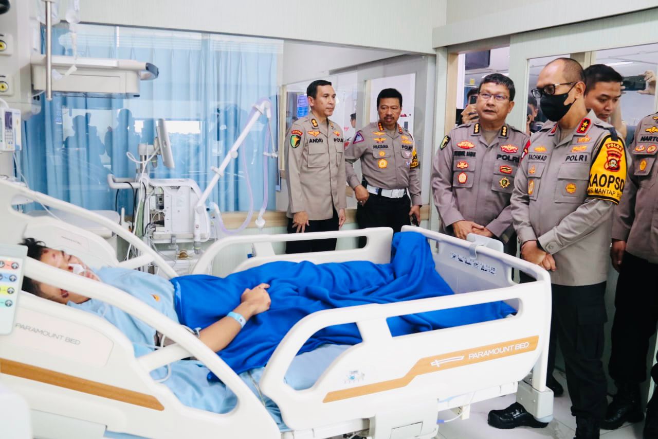 Jenguk Personel Alami Lakalantas Usai PAM TPS, Rachmad Wibowo : Sudah Ditangani Intensif Tim Medis RS Bhayangkara
