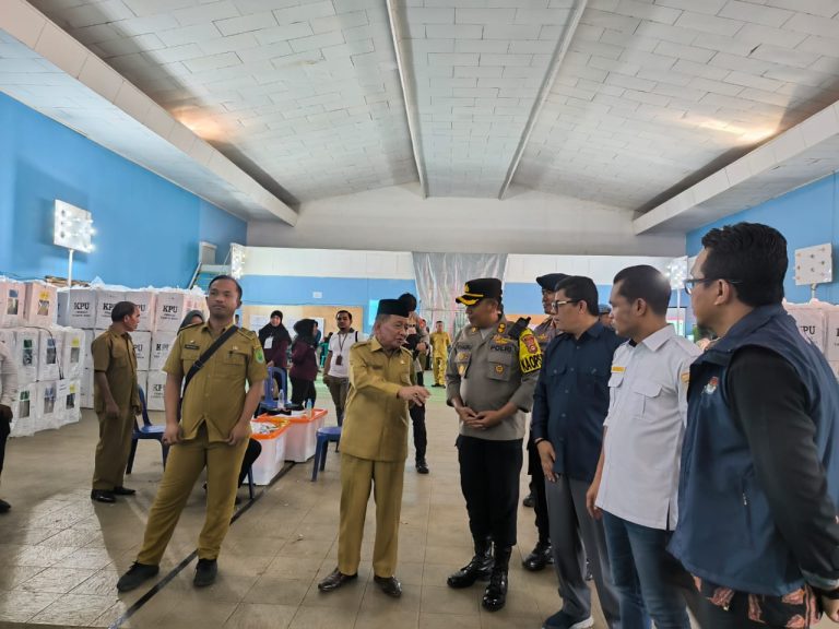 Wakil Bupati PALI H. Sumardjono dan Kapolres PALI  Kunjungi Rapat Pleno Terbuka Rekapitulasi Hasil Penghitungan Suara dan Penetapan Hasil Pemilu 2024 Tingkat Kecamatan Talang Ubi