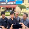 Samuel tampubolon bersama kuasa hukum saat berada di Bid.Propam Polda Sumatera Utara