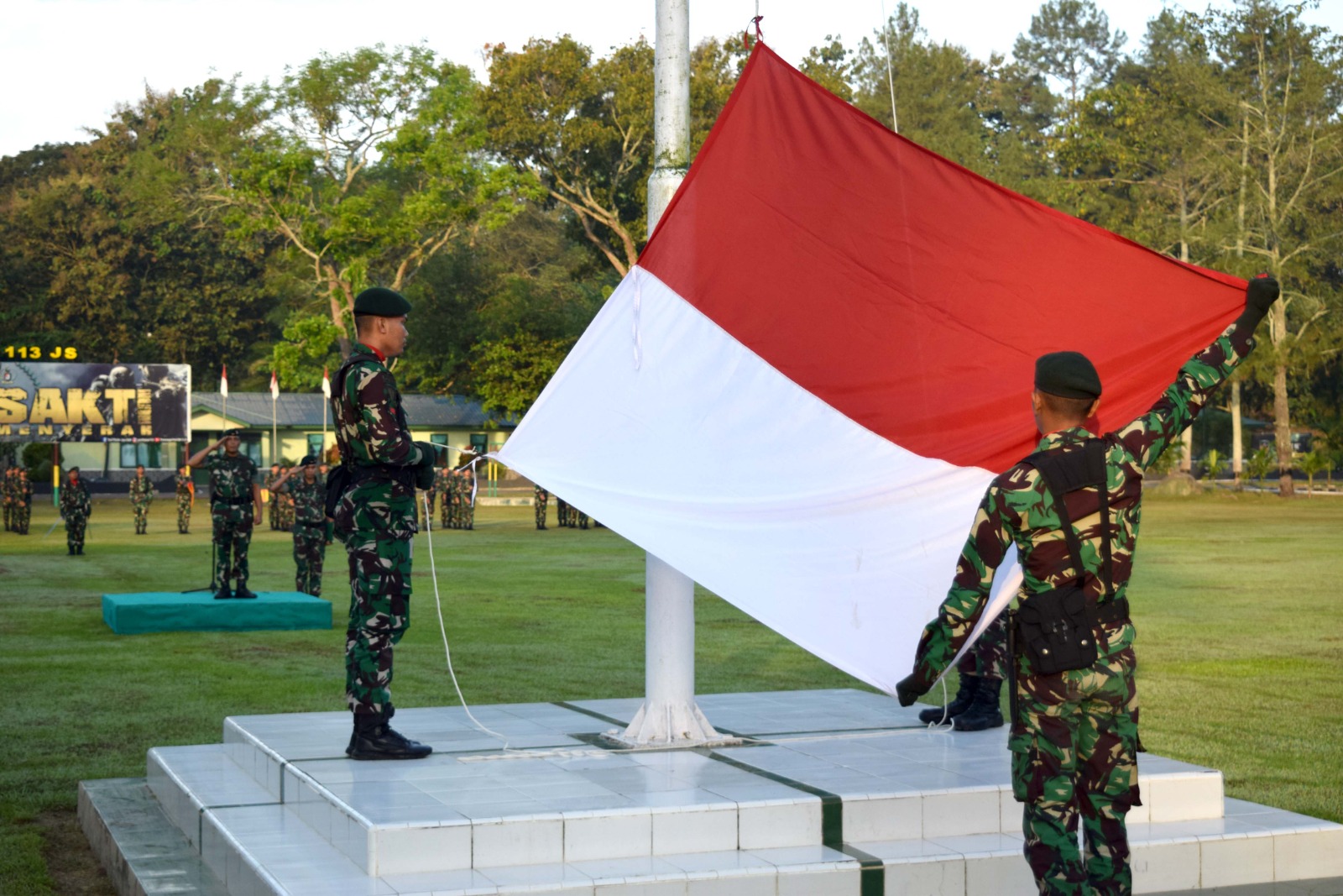 Jaga Jiwa Nasionalisme, Prajurit Badak Hitam, Laksanakan Rutinitas Upacara Bendera Hari Senin Sekaligus Gelar Pembinaan Fisik.