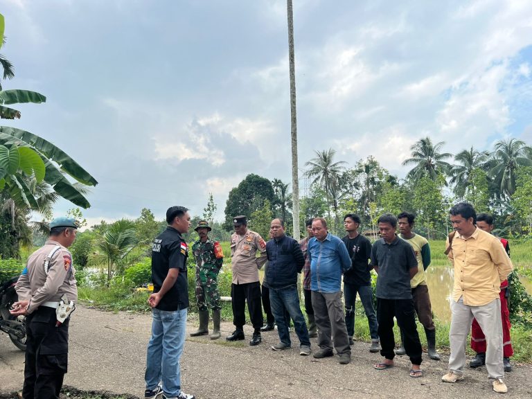 Polsek Tanah Abang, AKP Darmawansyah, SH.MH, Melakukan Pengawalan Intensif Pada Pembangunan Bentangan Kabel Saluran Udara Tegangan Tinggi (SUTET)