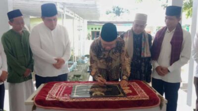 Pj Bupati Bekasi Resmikan Revitalisasi Areal Makam KH. Ma’mun Nawawi