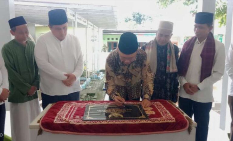 Pj Bupati Bekasi Resmikan Revitalisasi Areal Makam KH. Ma’mun Nawawi