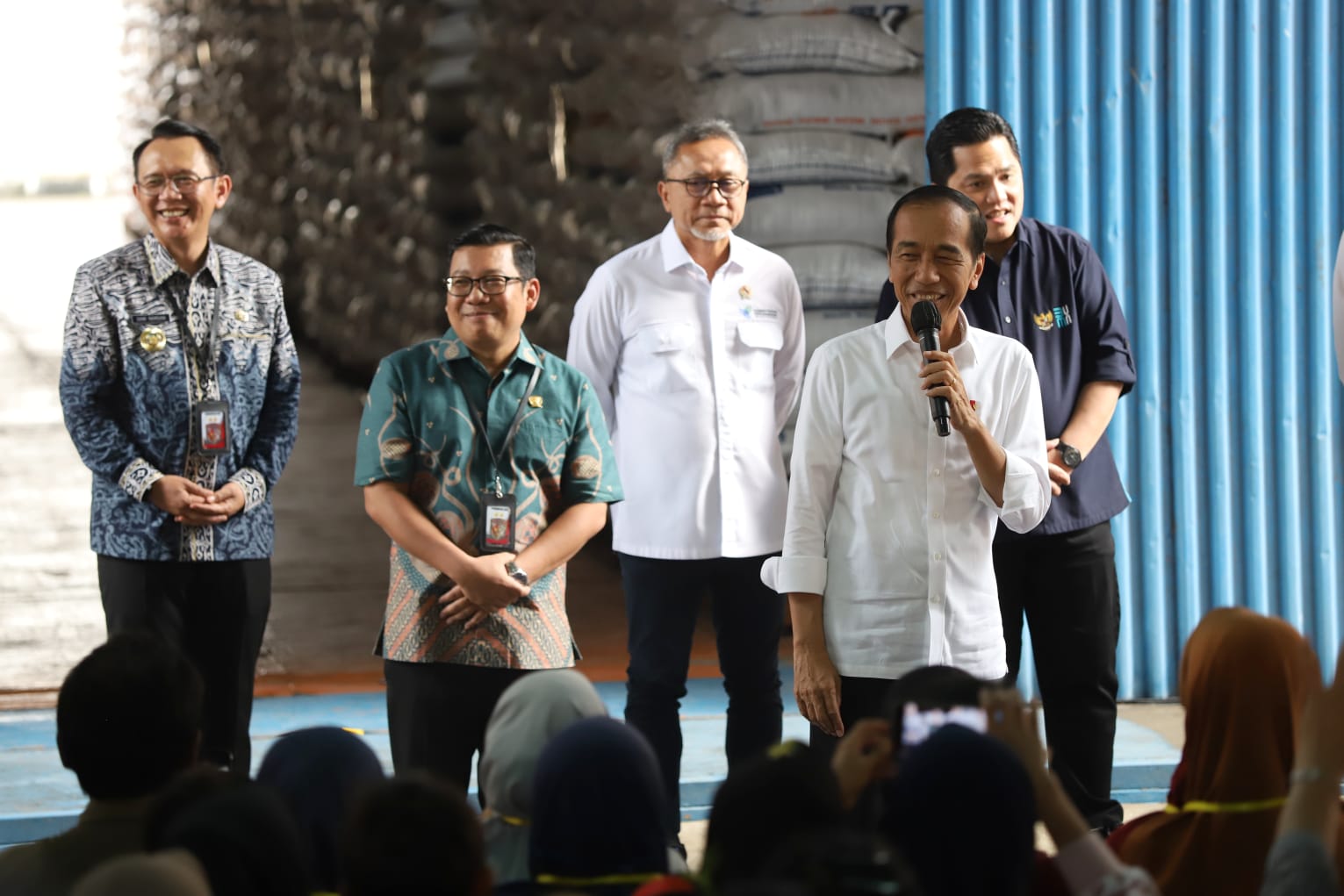 Dampingi Presiden Jokowi Tinjau Gudang Bulog Cibitung, Pj Bupati Bekasi Dani Ramdan Pastikan Stok Beras Aman