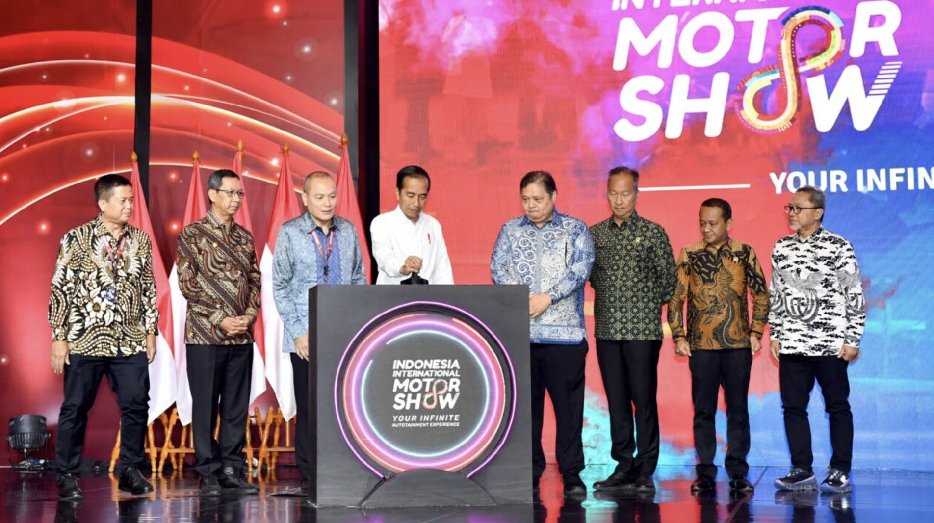 Buka IIMS 2024, Presiden: Mobil Listrik Masa Depan Otomotif Indonesia