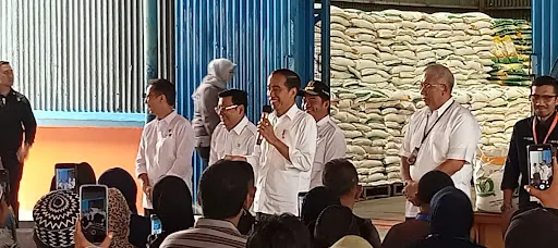 Presiden Jokowi berikan bantuan untuk warga Labuhanbatu