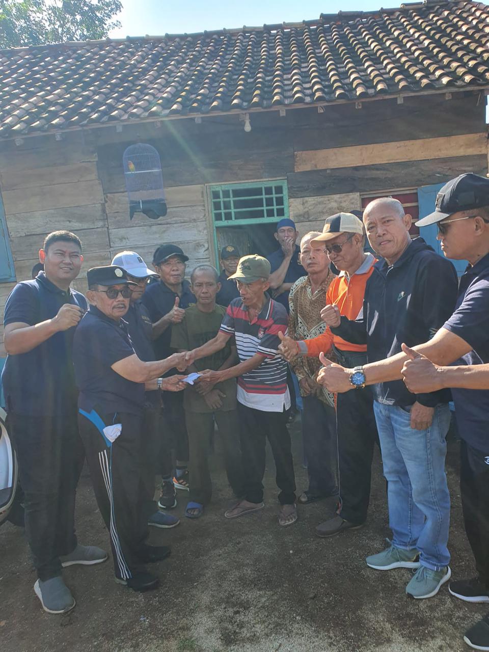 Gojing 414 Lampung Utara Berikan Bantuan Kepada Korban Bencana Kebakaran