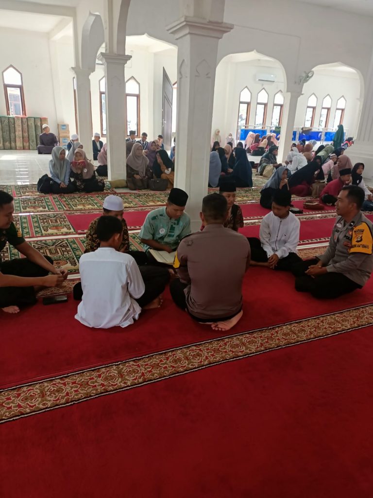 Kapolsek Talang Ubi, Kompol Rifan Wijaya, ST, Bersama Anggota Bhabinkamtibmas Menggelar Jum’at Curhat