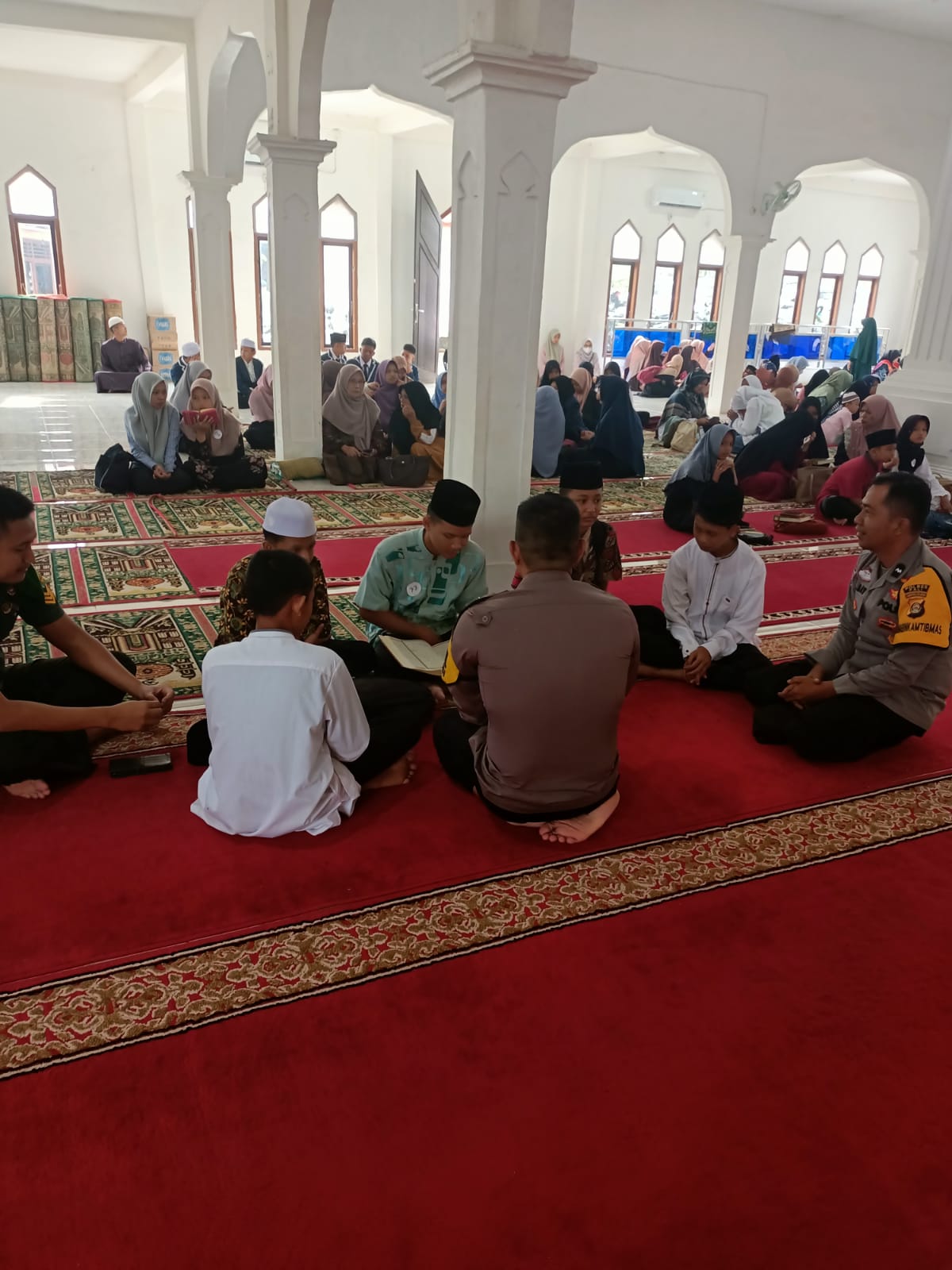 Kapolsek Talang Ubi, Kompol Rifan Wijaya, ST, Bersama Anggota Bhabinkamtibmas Menggelar Jum'at Curhat