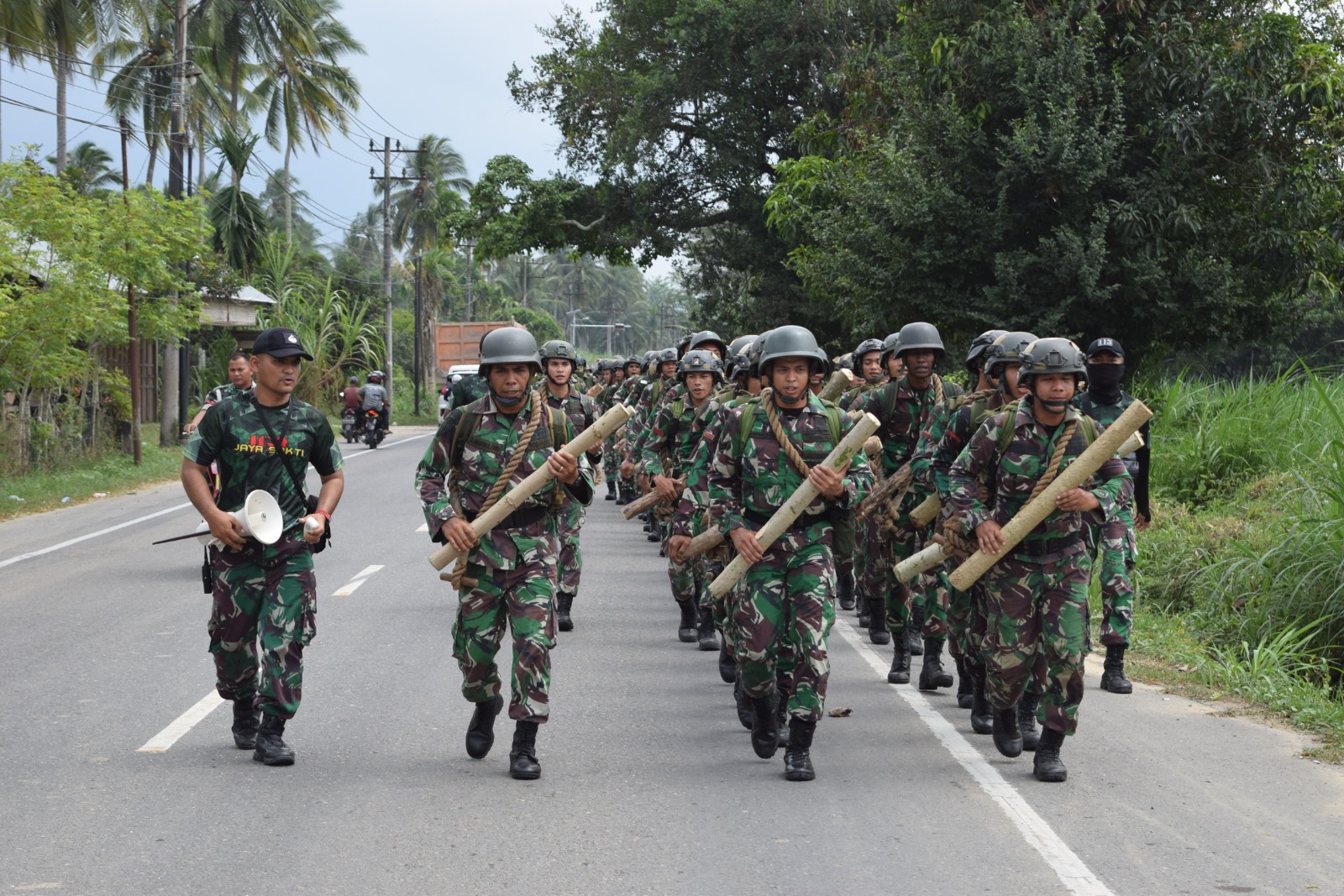 128 Prajurit Badak Hitam Yonif 113/JS Menumbuhkan Rasa Kebanggaan Melaksanakan Tradisi Masuk Satuan Batalyon Infanteri 113/JS
