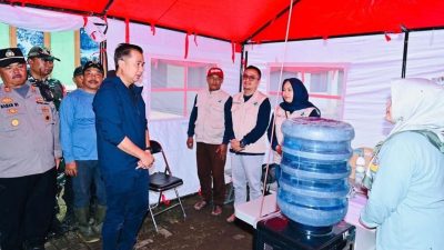 Bey Machmudin Tinjau Bencana Pergerakan Tanah di Bandung Barat