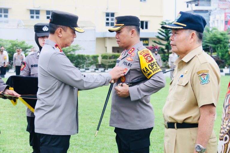 Pimpin Apel Bulanan, Kapolda Sumsel Berikan PIN Emas Personel Berprestasi.