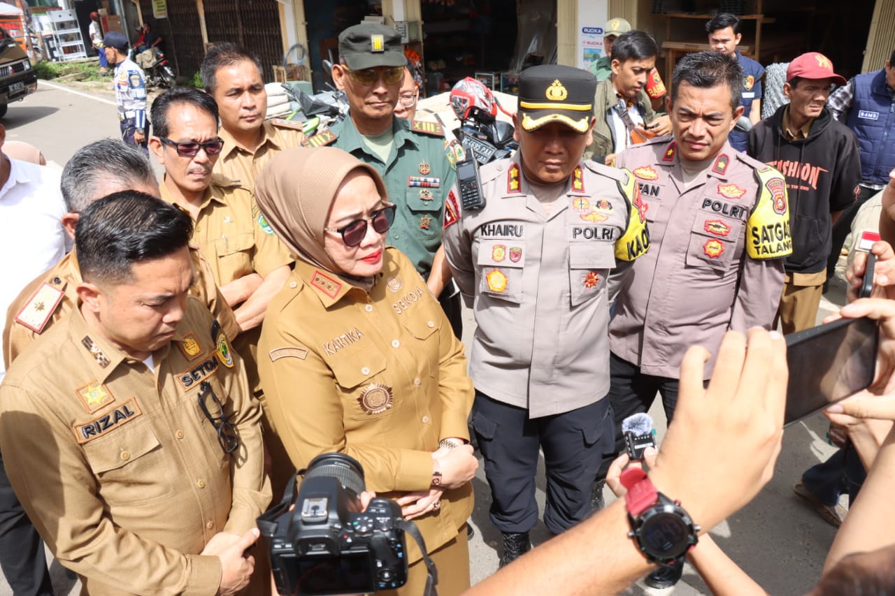 Jajaran Forum Komunikasi Pimpinan Daerah Kabupaten PALI Provinsi Sumatera Selatan Menjelang Ramadhan 1445 Hijriah Bertepatan Tahun 2024 Menggelar Oprasi Pasar