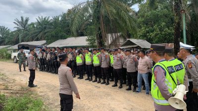 Polres PALI Melakukan Pengamanan Ketat Terhadap Aksi Unjuk Rasa Yang dipimpin Oleh Forum Masyarakat Bumi Serepat Serasan (Formas Busser) Kecamatan Talang Ubi