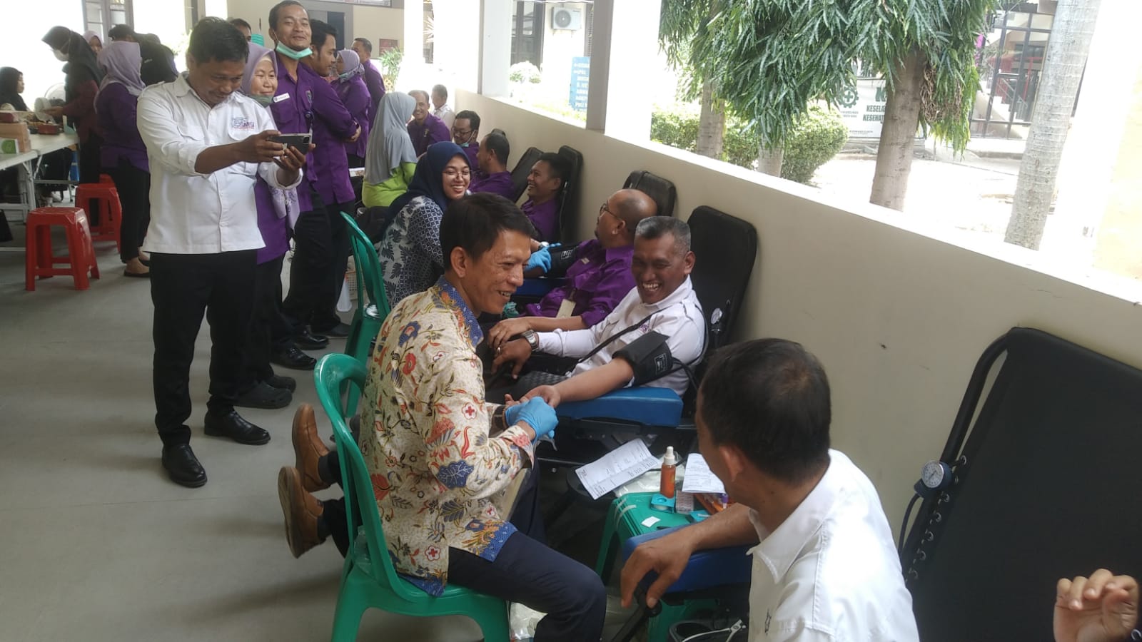 Capai Rekor Muri HUT ke 7, SMSI Indramayu Gelar Donor Darah Bersama TNI Polri