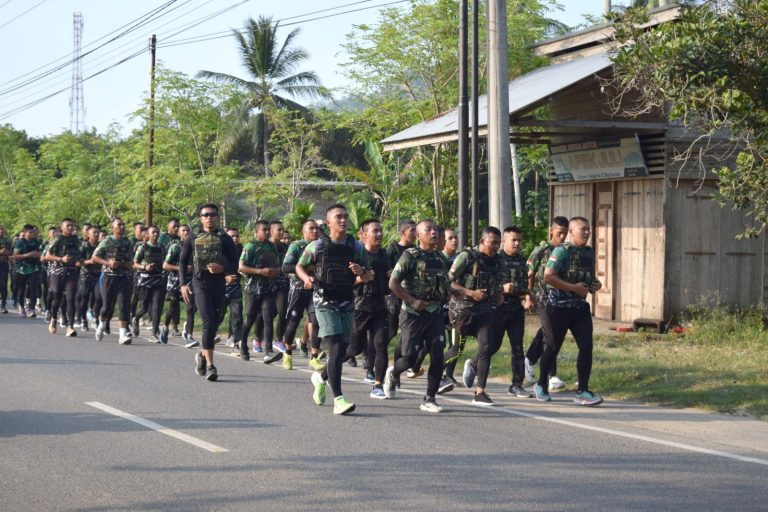 Puasa Bukan Penghalang Bagi Prajurit Badak Hitam Yonif 113/JS untuk Laksanakan Pembinaan Fisik