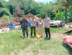 Kapolsek Cibarusah Berikan Bantuan Sembako Kepada Warga Terdampak Pergeseran Tanah di Desa Karang Indah