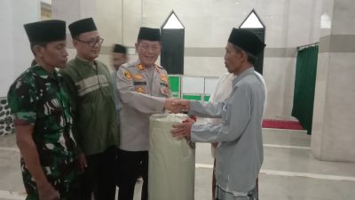 Berkah Ramadhan, Muspika Cibarusah Salurkan Bantuan Karpet Untuk Masjid Al-Mujahidin Cibarusah