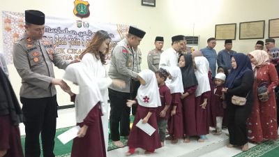 Ramadhan Berkah, Polsek Cikarang Barat Berikan Santunan Anak Yatim