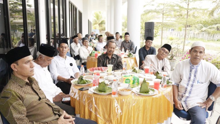 Meningkatkan Silaturahmi, Yayasan Pembangunan Kampus Jabal Ghafur Buka Puasa Bersama Anak Yatim