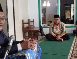 KH Anwar Ajak Sholat Berjamaah Karena Nilai Derajat Tinggi