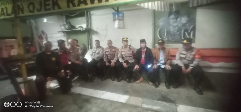 Cegah Tawuran Jelang Waktu Sahur, Wakapolsek Pancoran Turun Langsung Pimpin Patroli