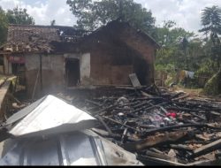 Enam unit Rumah Kebakaran di Desa Pada Suka Garut