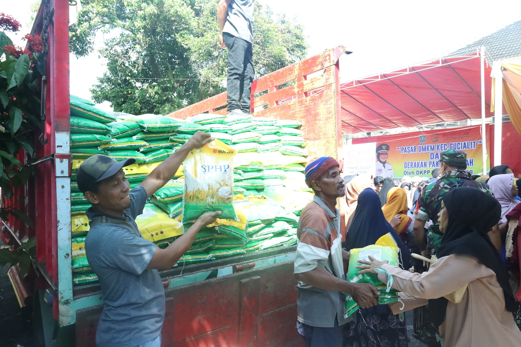 Pemerintah Kabupaten Lumajang Menggelar Pasar Murah