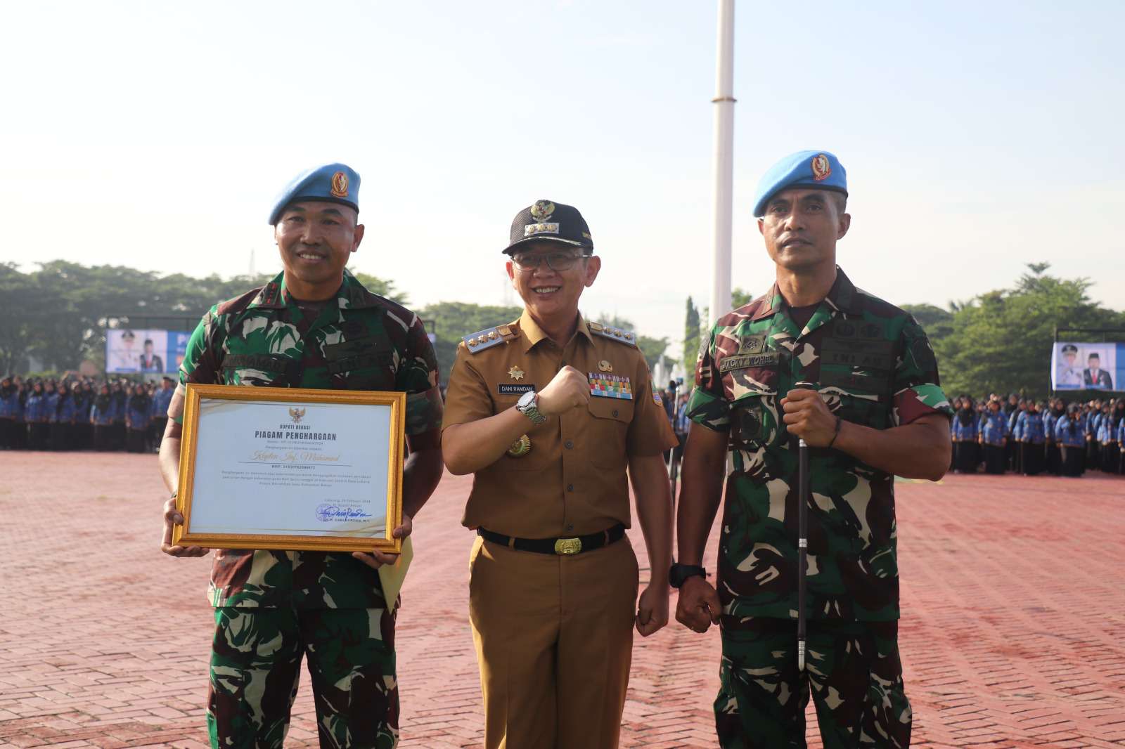 Pemkab Bekasi Beri Penghargaan Prajurit TNI Usai Gagalkan Aksi Begal Motor