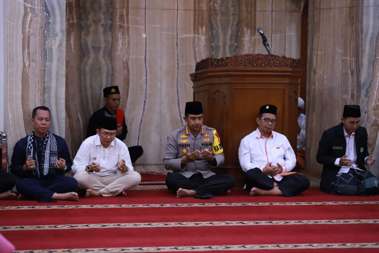 Pererat Silaturahmi, Pj Bupati Bekasi Hadiri Buka Puasa Bersama Polres Metro Bekasi