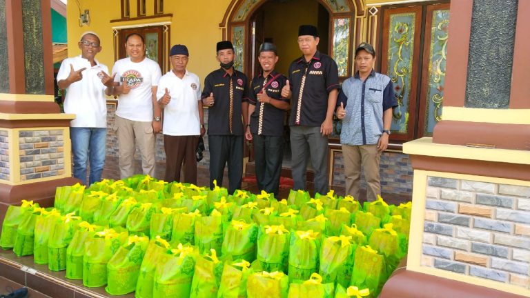 IKAPA Lampung Utara Mengelar Kegiatan Bhakti Sosial,Membagikan Bingkisan Kepada Masyarakat