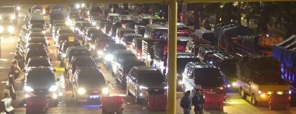 Berdasarkan Pantauan Arus Mudik di Pelabuhan Bakau heni,Ramai Lancar,Pada Malam Puncak Arus Mudik