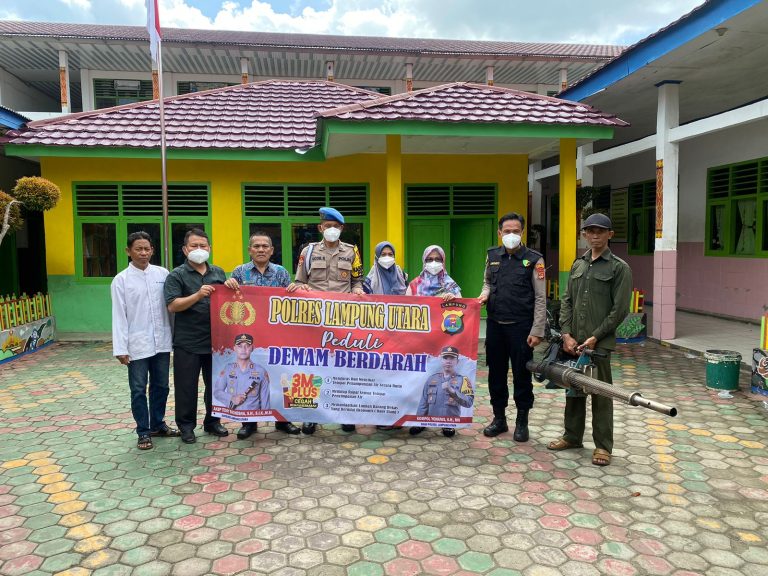 Cegah Penyebaran Demam Berdarah (DBD),Polres Lampung Utara Lakukan Fogging