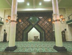 Perhatikan Adab Ketika Berada di Masjid